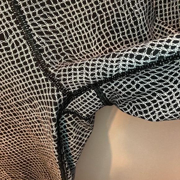 Lululemon black and white tights, size 10, great condition - Picture 6 of 12